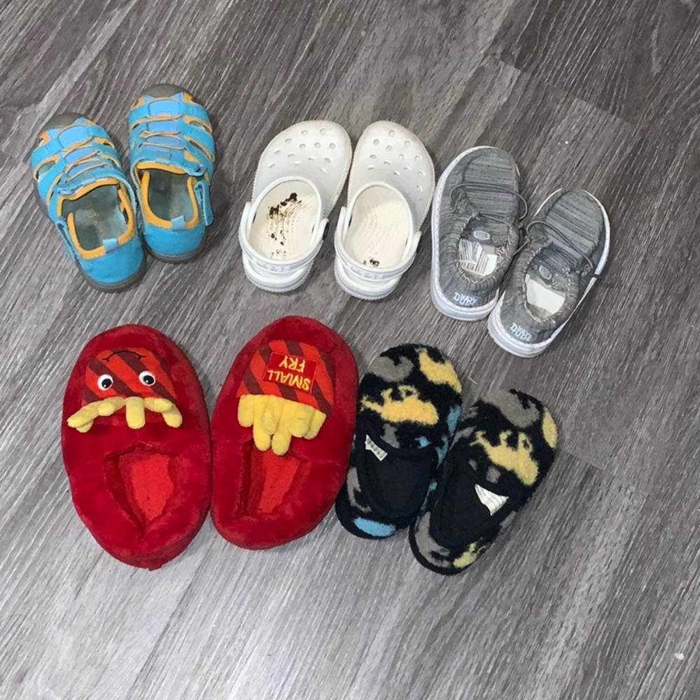 Lot of kids shoes. 8